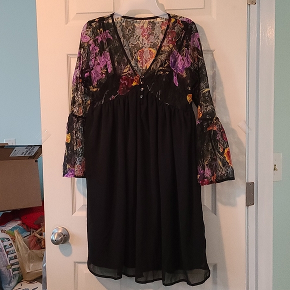 *The Pyramid collection dress - Picture 1 of 5